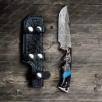 Damascus Gut Hook Hunting Knife — Hand-Forged, Buffalo Horn Handle, Leather Sheath (RK-360)