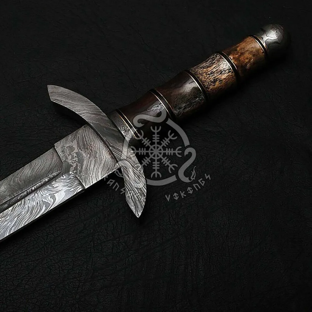 Longsword — Hand-Forged Damascus, 25″ Overall, Olive Wood Handle, Sheath Included