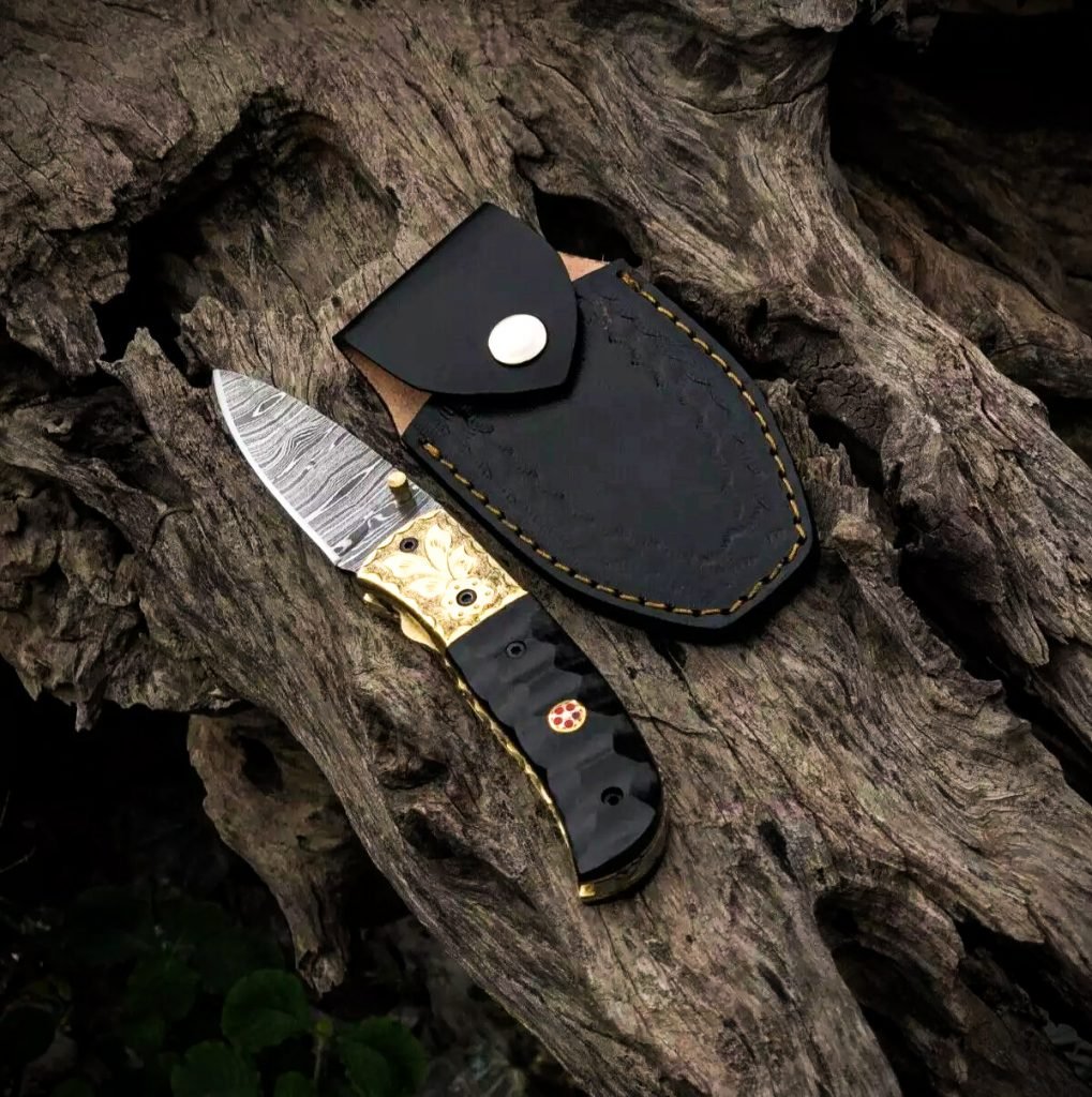 Damascus Folding Pocket Knife — Hand-Forged, Resin Handle