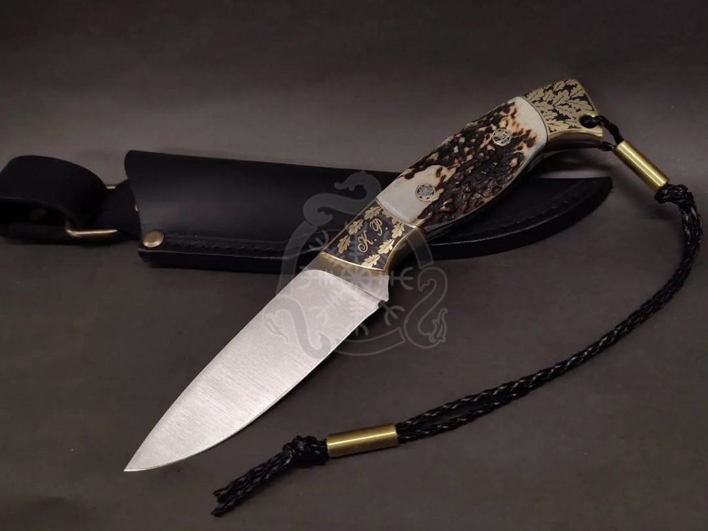 Damascus Hunting Knife — Hand-Forged, Stag Horn Handle, Leather Sheath | Engraving Available – Style 2