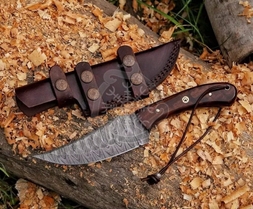 Damascus Skinner Knife — Hand-Forged, Stag Horn Handle, Leather Sheath – Style 3
