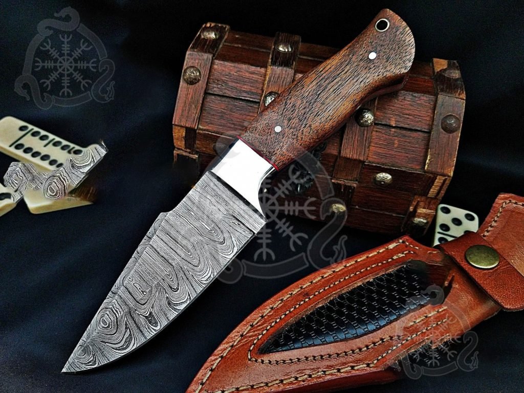 Damascus Hunting Knife — Hand-Forged, Stag Horn Handle, Leather Sheath – Style 2