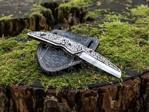 RK-1020 Handmade Folding Pocket Knife – Hand-Engraved Steel Handle with Leather Sheath | Collectible Gift for Him, Father’s Day, Anniversary (Copy)