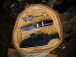 Damascus Skinner Knife — Hand-Forged, Resin Handle, Leather Sheath - Image 2