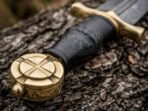 Viking Axe — Hand-Forged Damascus, Wood Handle, Leather Blade Cover - Image 3